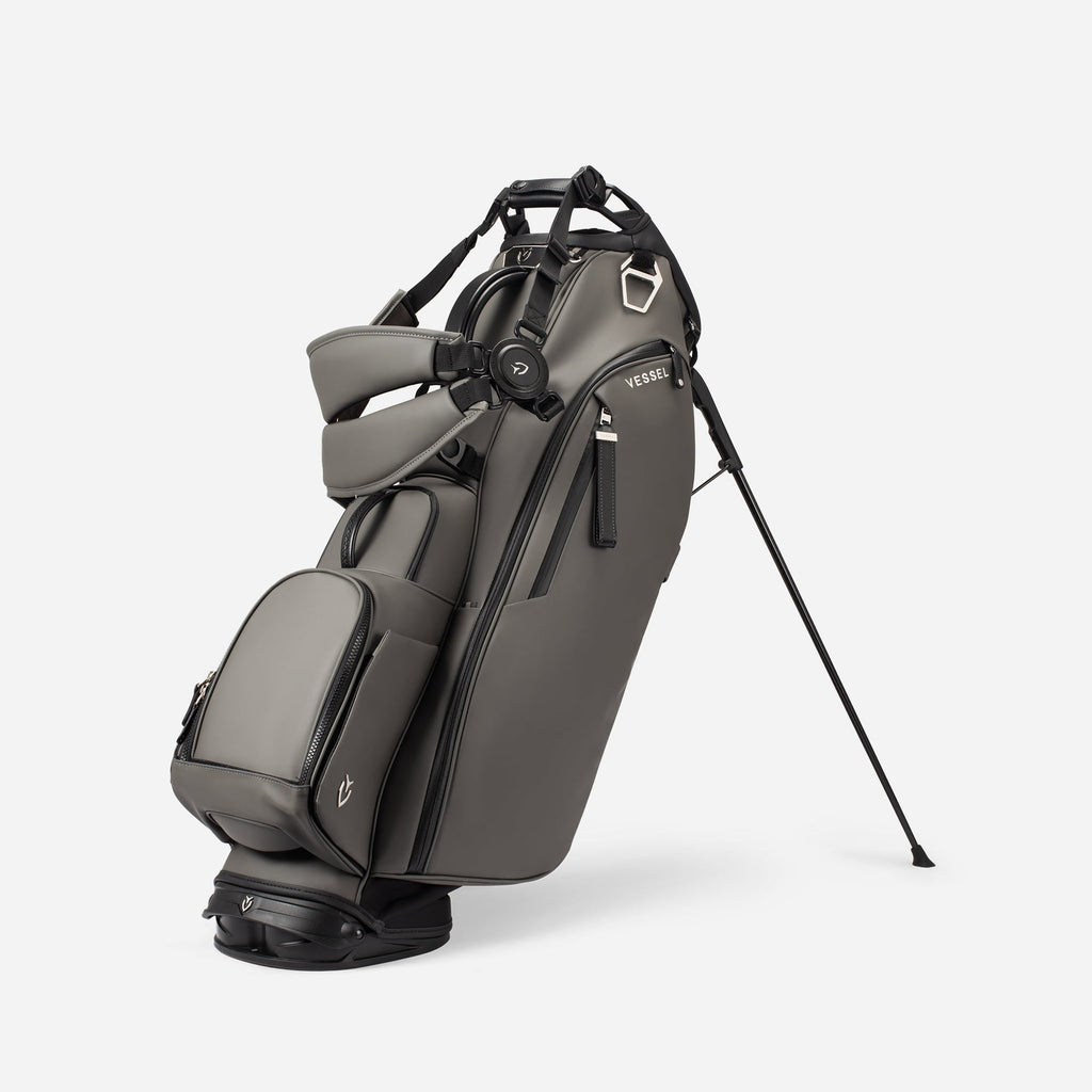 Player V Stand in Pebbled Grey